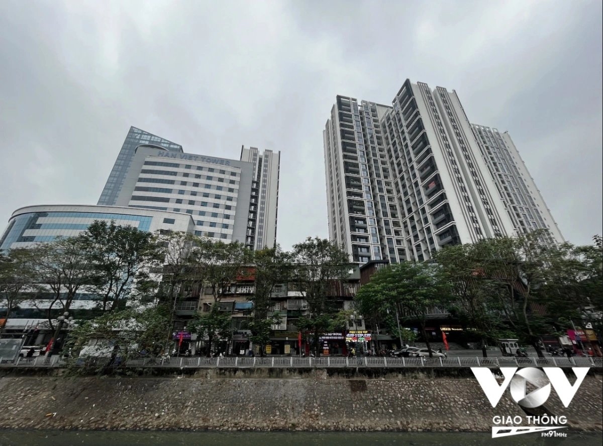 Chung cư Hà Nội: Giá leo dốc, người mua ở thực “hụt hơi”